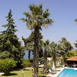 Pineapple By Luxlikehome *